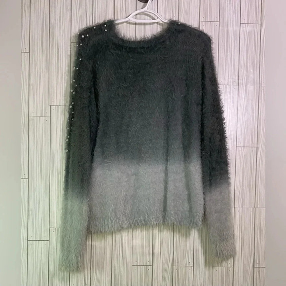VENUS COZY PEARL TRIM SWEATER Size M - Picture 5 of 6